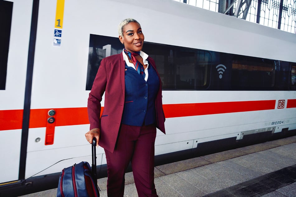 Die Deutsche Bahn employs attractive Arbeitgeberin deutschlandweit über 230,000 menschen in more than 500 Berufsfeldern.