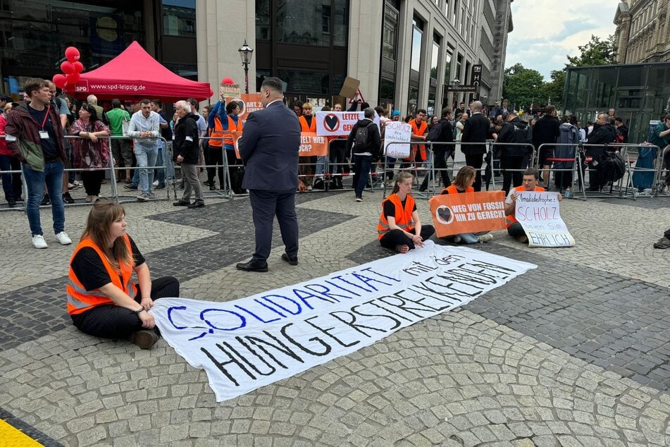 Die "Letzte Generation" machte es sich beim Wahlkampf bequem.