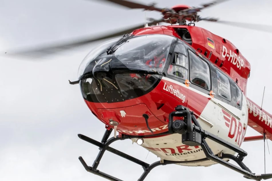 Ein Rettungshubschrauber war am Sonntagabend ebenfalls im Einsatz. (Symbolbild)