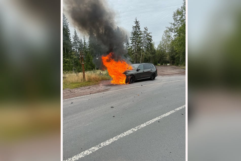 In Oberhof - im Thüringer Wald - stand ein BMW in Brand.