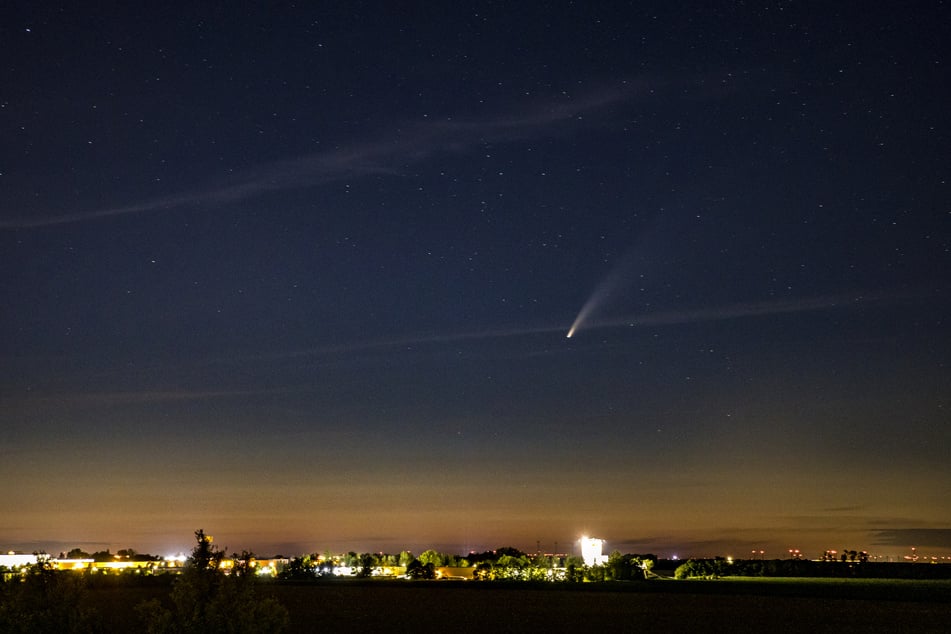 In der Nacht zum Sonntag war der Komet gut über der Messestadt zu erkennen.