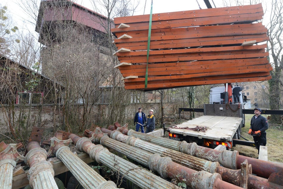 Im März 2017 wurden Teile des Gebäudes im und am Lapidarium eingelagert, um es später wieder auferstehen zu lassen. (Archivfoto)