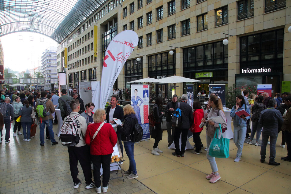 Dresden erste Jobmesse für ukrainische Kriegsflüchtlinge fand Ende Mai im World Trade Center statt. Das Rathaus plant bereits eine Neuauflage.