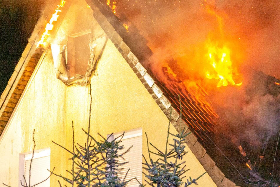 Verletzt wurde bei dem Wohnhausbrand niemand, doch es entstand beträchtlicher Sachschaden.