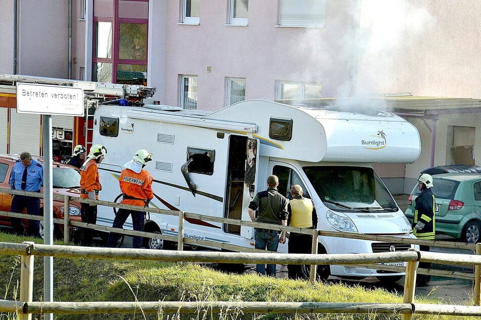 Der Wohnwagen, der am 4. November 2011 in Eisenach (Thüringen) ausbrannte und in dem zwei der NSU-Mitglieder starben. Kurz zuvor hatten sie noch eine Bank ausgeraubt. Laut Anklage leistete Susann E. (42) für den Überfall Beihilfe.