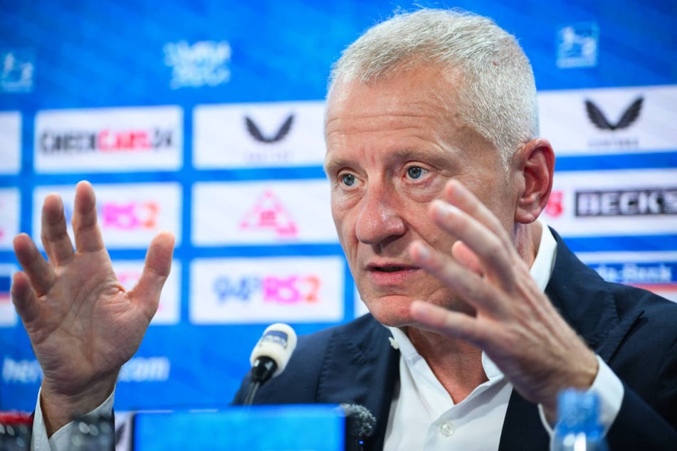 Hertha-Geschäftsführer Dr. Peter Görlich (58) hatte bereits kurz nach Spielschluss eine Aufarbeitung des Vorfalls angekündigt.