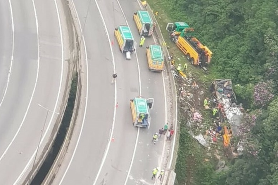 Bei dem Busunglück sind mindestens 19 Menschen ums Leben gekommen.