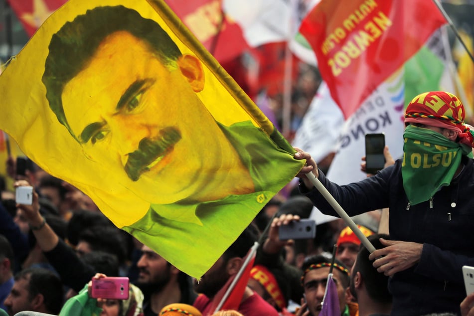 Kurdenführer Abdullah Öcalan (76) hatte aufgerufen, die Waffen niederzulegen und sich aufzulösen. (Archivbild)