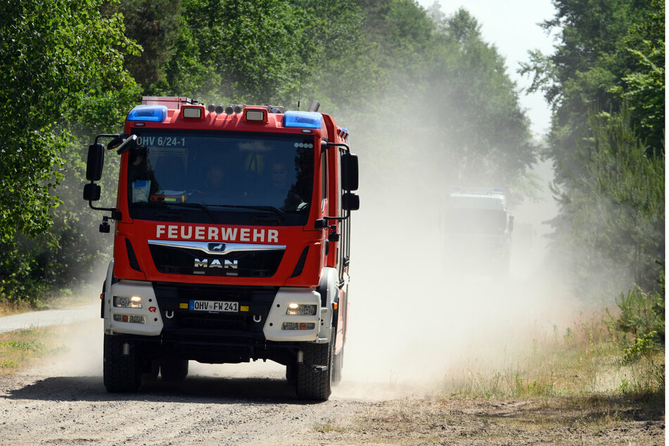 Die Feuerwehr musste fünf kleinere Brände löschen. (Symbolbild)