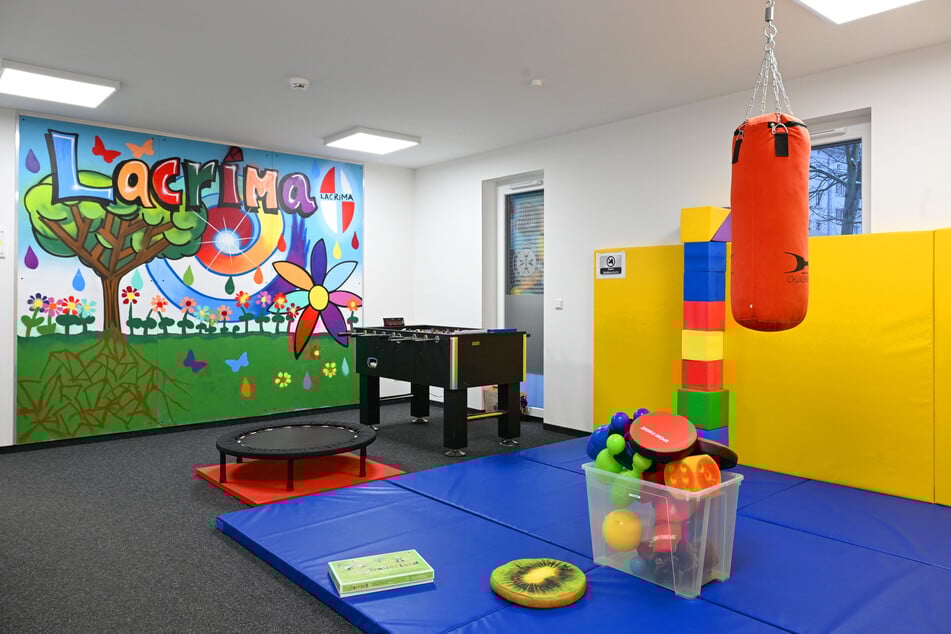 Besonders beliebt ist in den Trauerstunden der Bewegungsraum, denn Trauer bringt oft angestaute Wut mit sich.