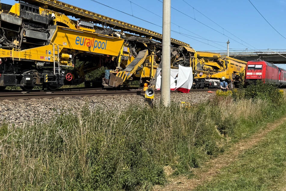 Zwischen München und Ingolstadt ist es am Dienstag zu einem tödlichen Unfall mit einer Regionalbahn gekommen.