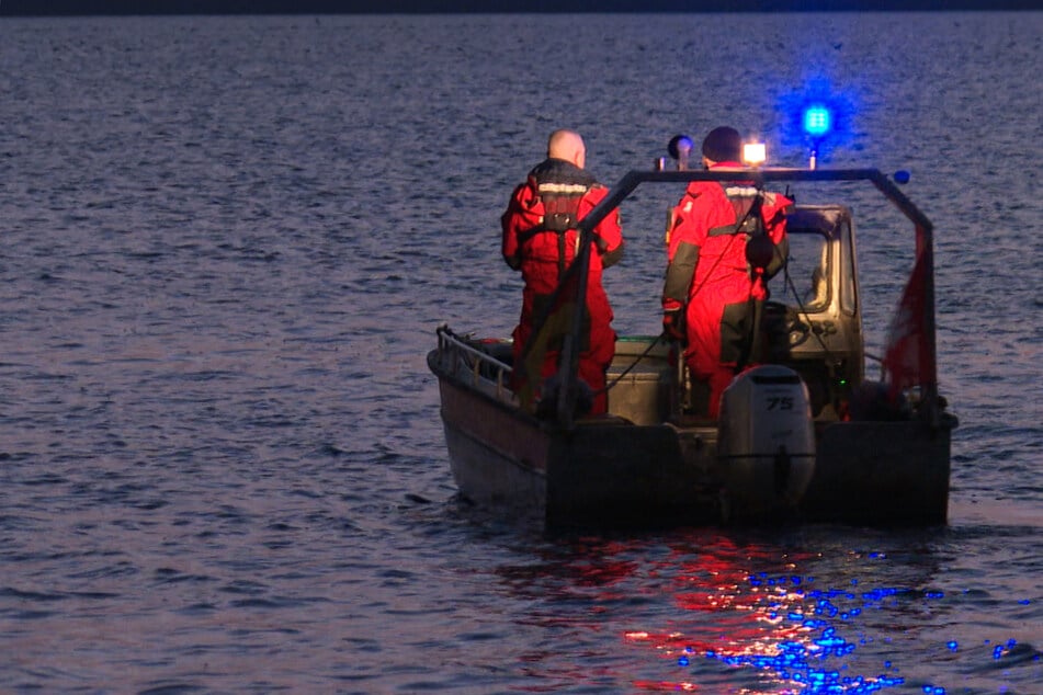 Hamburg: Großeinsatz auf der Alster: Feuerwehr rettet Ruderer aus dem eiskalten Wasser