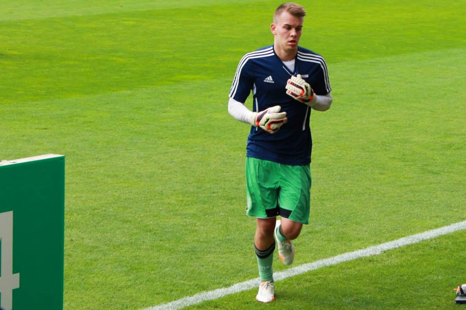 Timon Wellenreuther (25) war einer der Helden der PSV-Partie. Der Keeper spielte in der Jugend des FC Schalke 04 gemeinsam mit Leroy Sane (25), Thilo Kehrer (25), Marvin Friedrich (25) und einigen weiteren bekannten Akteuren.