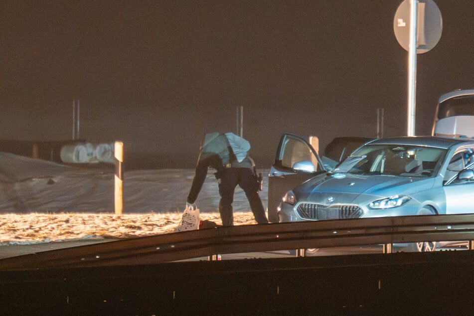 Explosive BMW-Limousine auf A3! Kontrollierte Sprengung notwendig