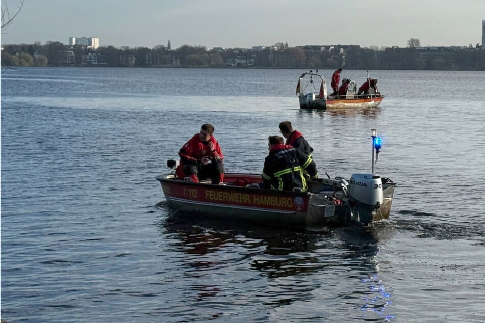 Hamburg: Schwimmendes Zelt löst Großeinsatz auf der Außenalster aus