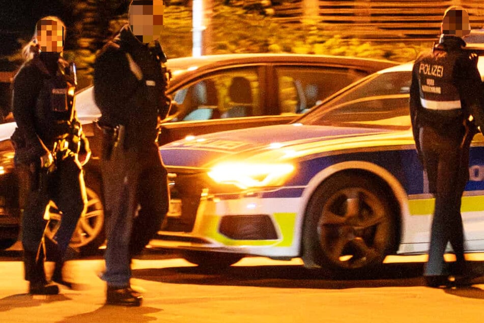 Großer Polizeieinsatz in Mainz-Mombach am späten Donnerstagabend: Bei einem Streit war zuvor eine Reizgas-Pistole abgefeuert worden.