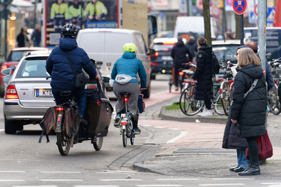 Der Verkehr für Radfahrer in den Städten kann herausfordernd sein, insbesondere dann, wenn Radwege nicht durchgängig sind (Symbolbild).