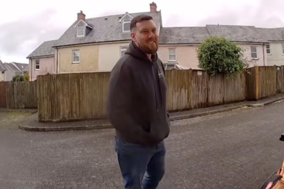 Im Video lächelt Perry sofort, als er seine Herzensdame erstmals sieht.