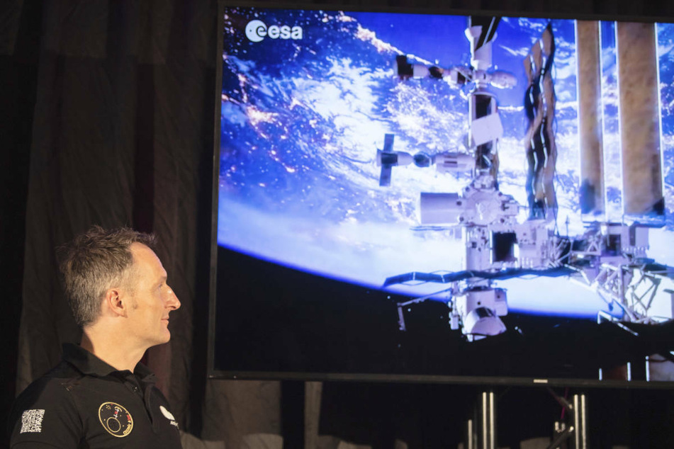 Matthias Maurer, ESA-Astronaut steht während einer Pressekonferenz des "World Club Dome" in einem Hotel in Frankfurt.