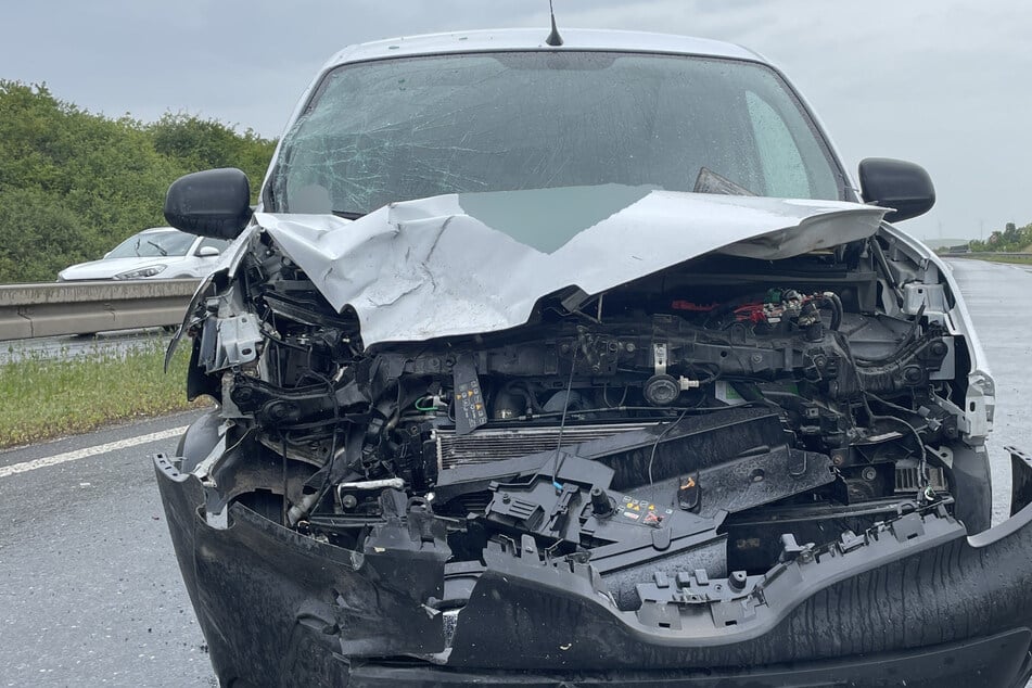 Auffahrunfall in Erfurt: Insassen schwer verletzt, Autos mit Totalschaden