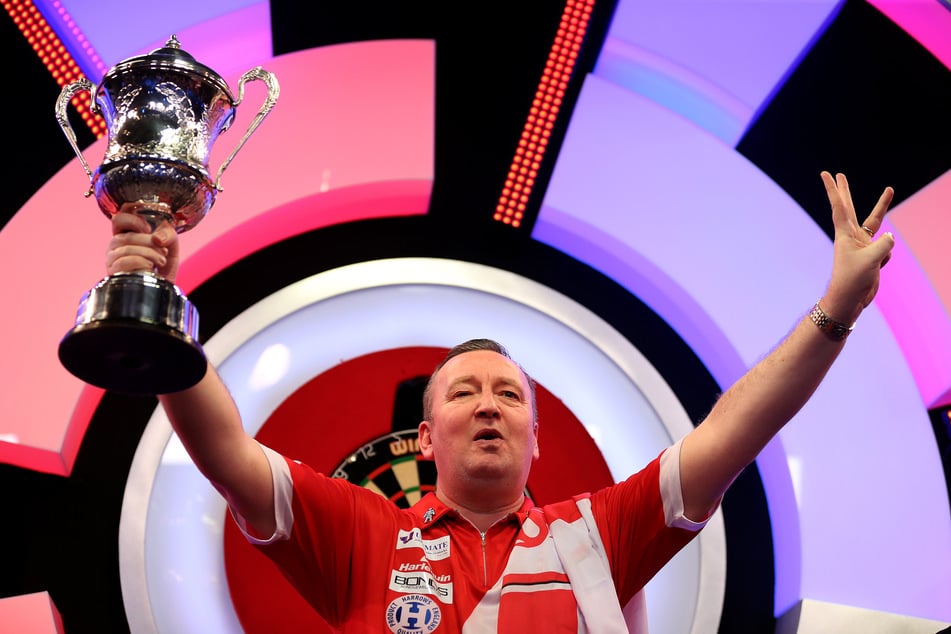 Glen Durrant (54) erkennt seinen ehemaligen Kollegen Peter Wright nicht wieder.