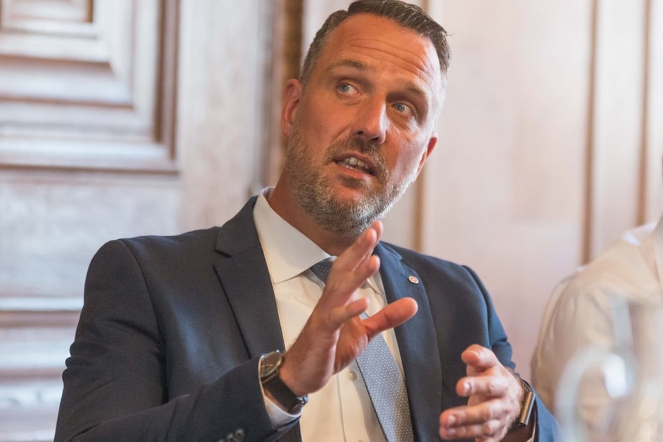 Carsten Herde (44), Landesvorstands-Mitglied bei der sächsischen Johanniter-Unfall-Hilfe, bezeichnet die Pflege-Impfpflicht als "unsolidarisch".