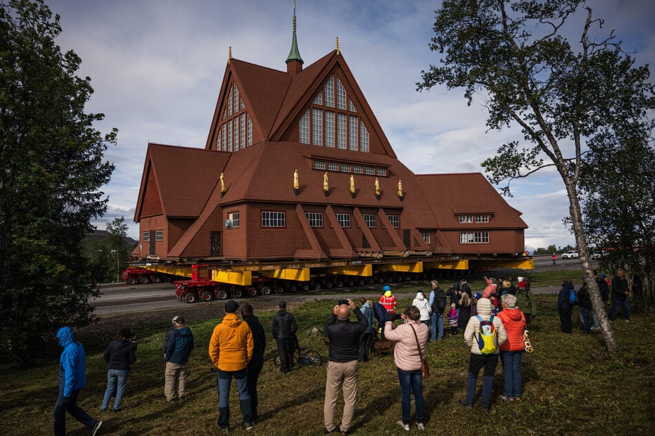 Vor ihrer großen Reise wurde die Wendigkeit und Funktionstüchtigkeit der Apparatur auf einer 30 Meter langen Bahn am vergangenen Wochenende getestet.