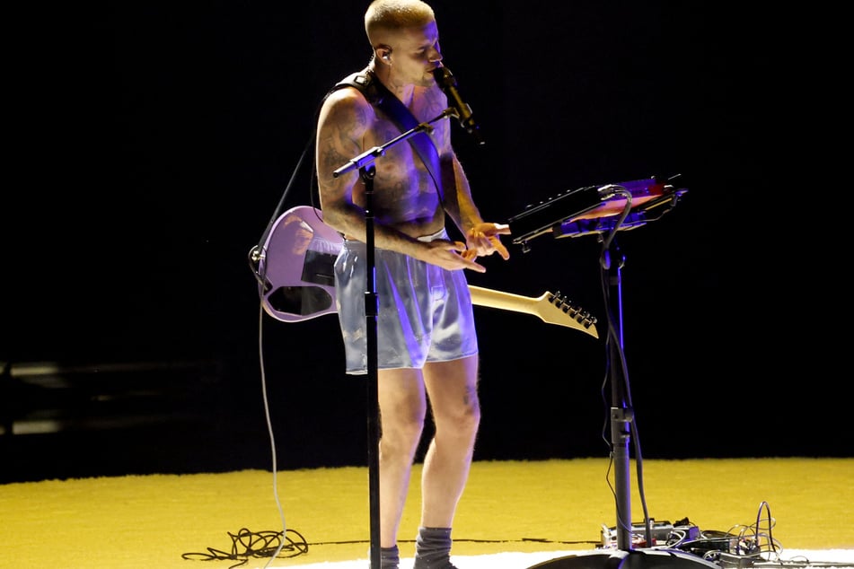 Justin Bieber (31) sorgte mit seinem Auftritt in Socken und Unterhose für große Verwirrung.