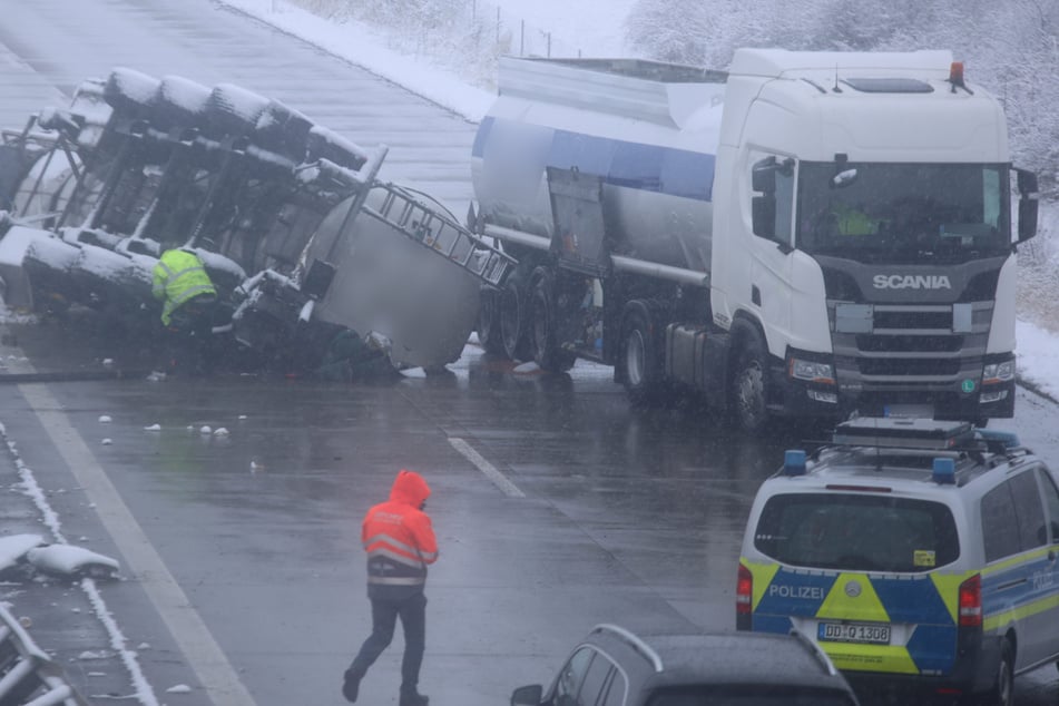 Unfall A38: Tanklast-Anhänger auf A38 umgekippt: Richtungsfahrbahn Göttingen 20 Stunden dicht