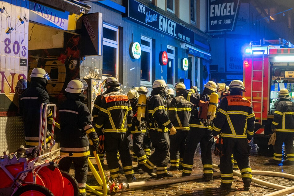 Explosion erschüttert St. Pauli: Rettungseinsatz in Kiez-Club
