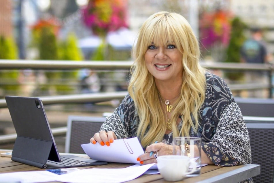 Julia Leischik (55) verschlägt es während ihrer Suche nach Sylt, Cuxhaven und Bremerhaven.