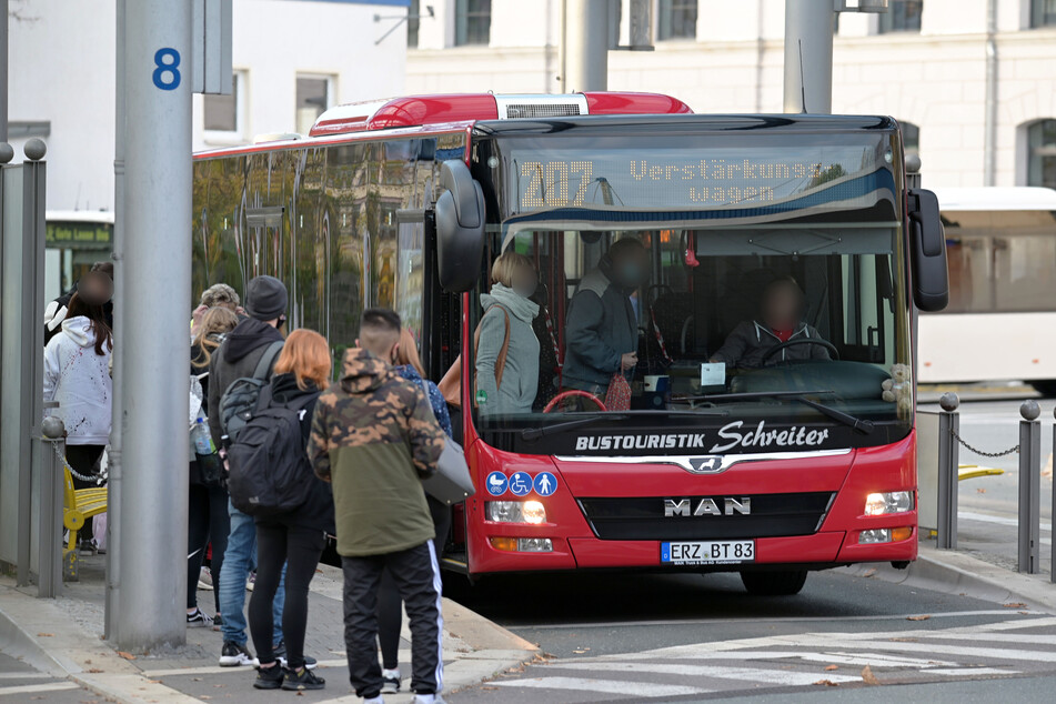 Immer mehr Fahrgäste steigen ohne Maske in die Busse des "Regionalverkehrs Erzgebirge" (RVE). Der Betreiber startete deshalb einen öffentlichen Aufruf (Archivbild).