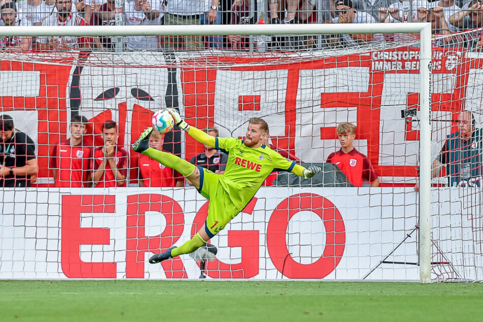 Der bis dato letzte Einsatz für den FC: Timo Horn konnte das Ausscheiden seines Klubs in der 1. Runde des DFB-Pokals bei Jahn Regensburg nicht verhindern.