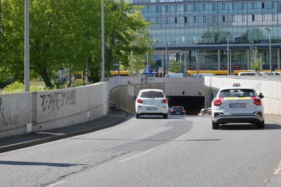 Laut Rathaus führt das Ordnungsamt derzeit Geschwindigkeitsmessungen im Tunnel Wiener Platz sowie im Bramschtunnel (Löbtau) durch.