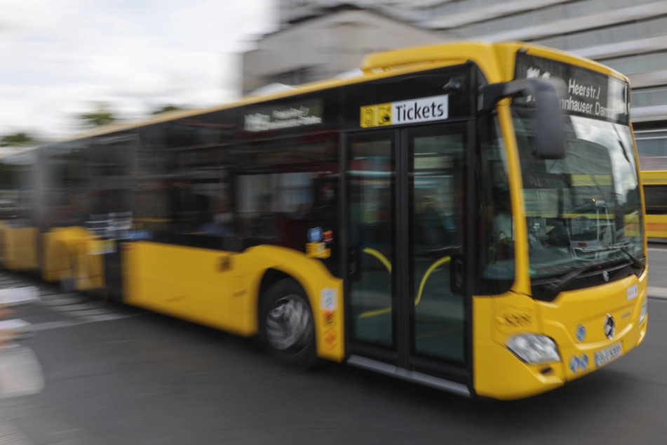 Der BVG-Bus ist zum Zeitpunkt des Unfalls ohne Fahrgäste unterwegs gewesen. (Symbolfoto)