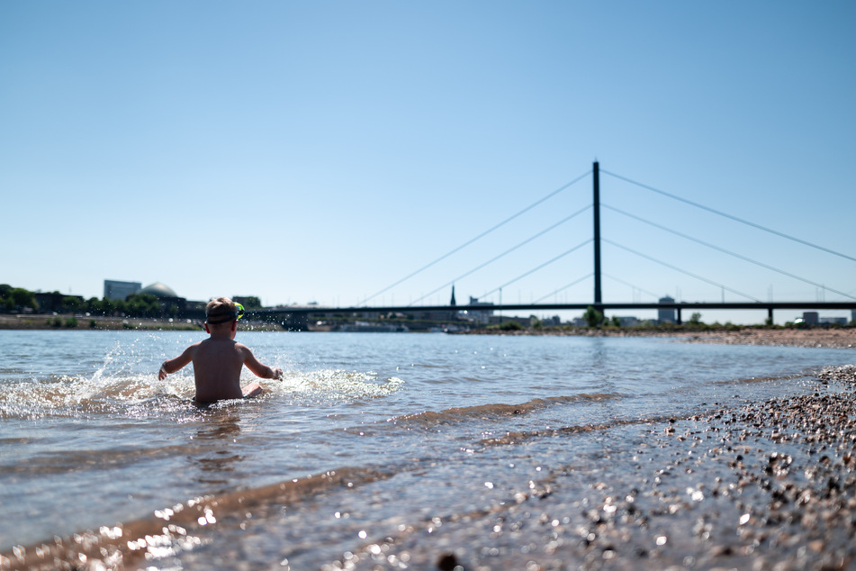 Beim Baden in NRW-Gewässern ist es am Wochenende zu vielen Unfällen gekommen. (Symbolbild)