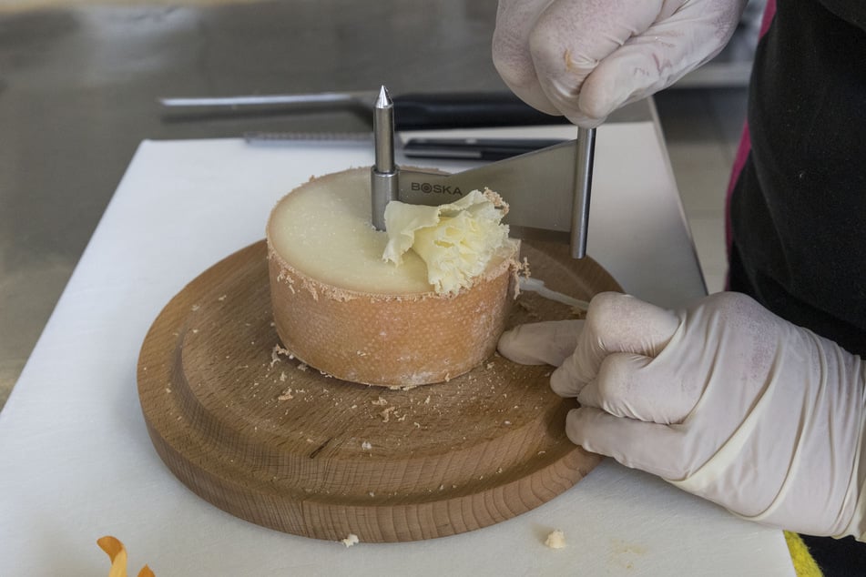 Natürlich darf auf keiner Käseplatte eine Kuhmilchkäse-"Rose" vom Tête de Moine fehlen.