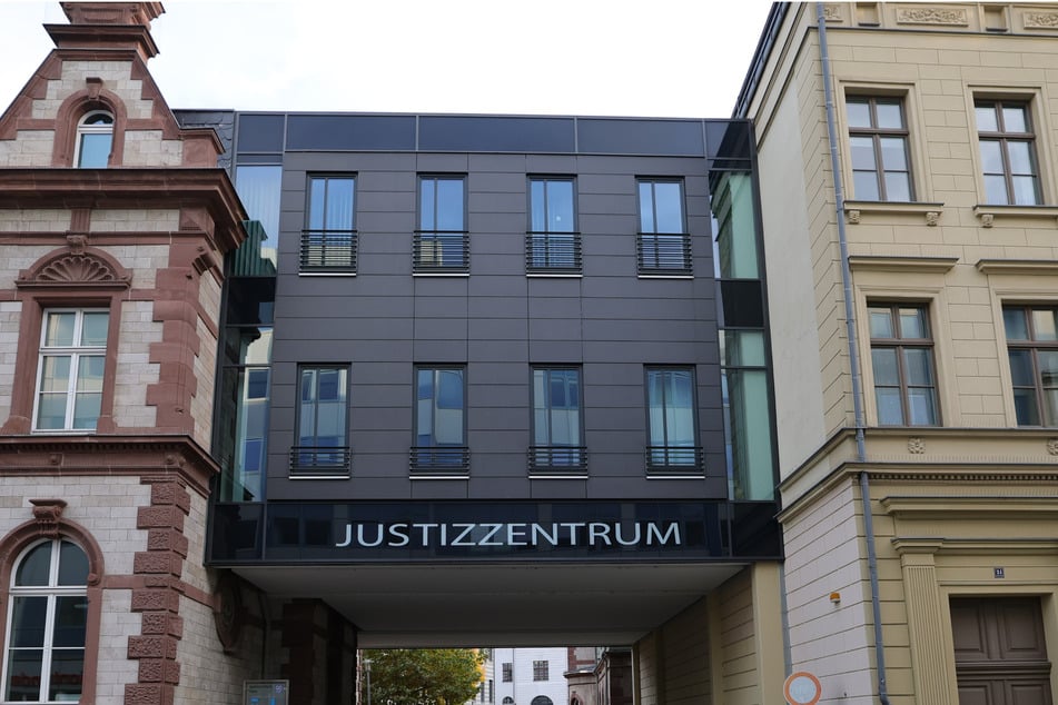 Im März 2025 versuchte ein Mann in Gera seine Frau zu töten. Nun startet der Prozess am Landgericht.