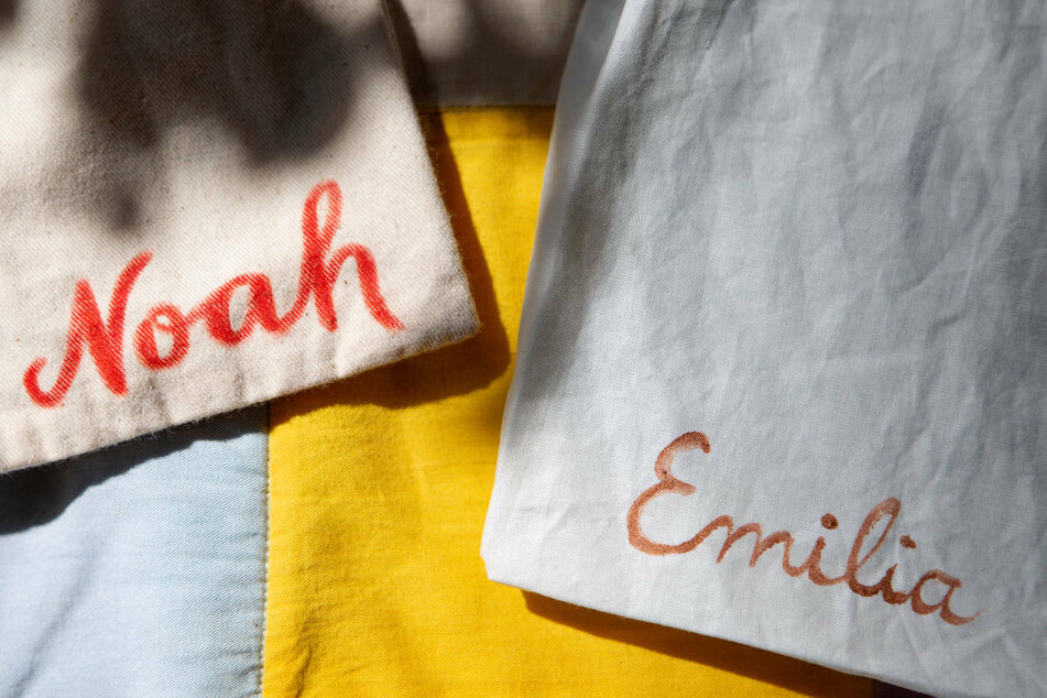 Noah und Emilia behalten ihre Spitzenpositionen bei den beliebtesten Babynamen der Deutschen bei.