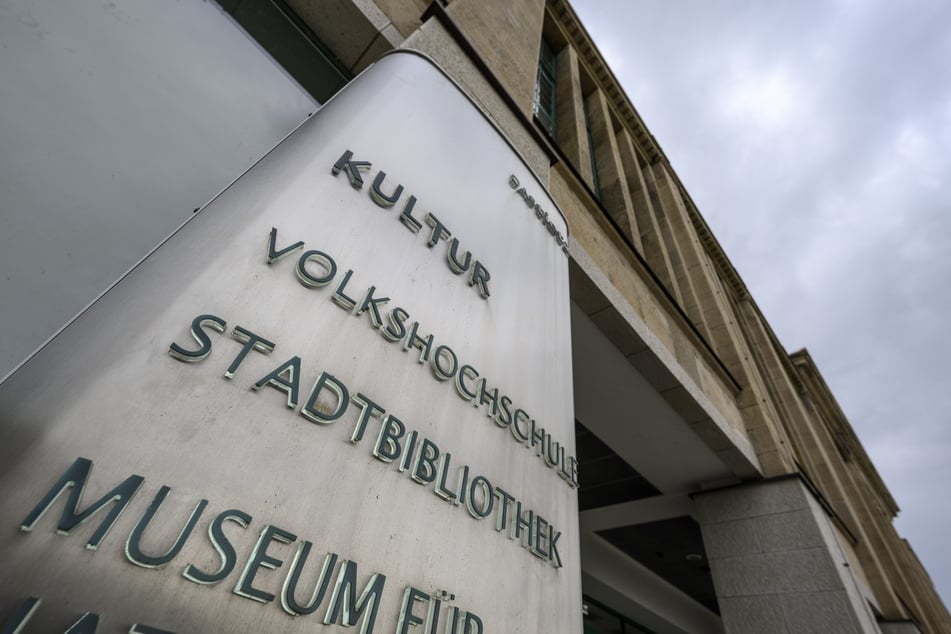Chemnitz: "Trend geht zum Abo": Gebühren für Chemnitzer Stadtbibo steigen