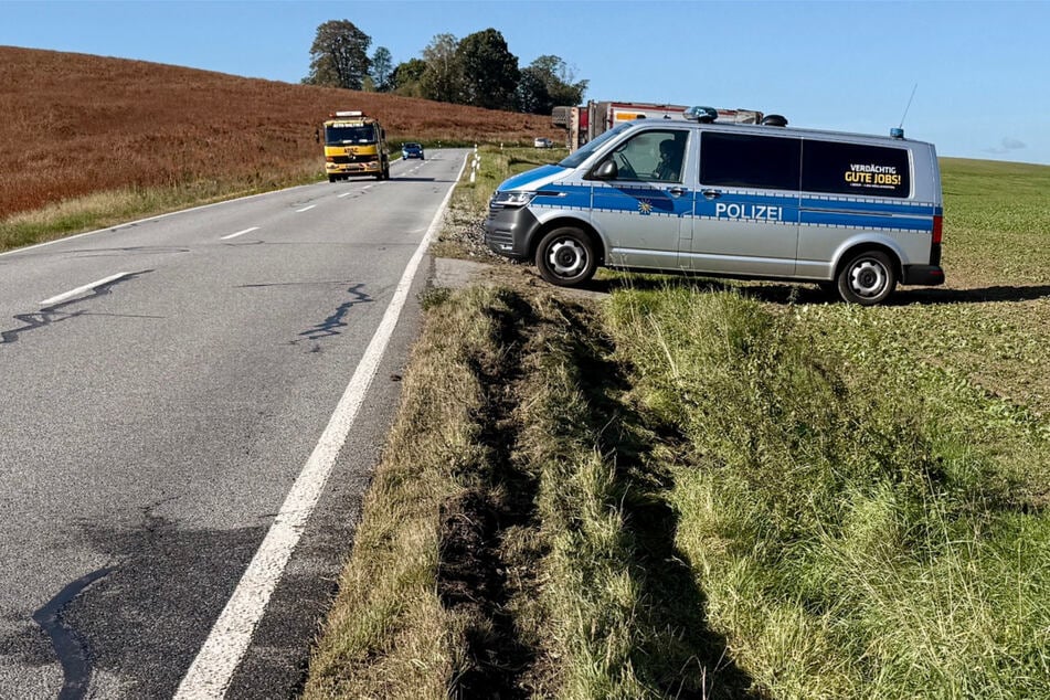 Die S154 zwischen Lichtenhain und Mitteldorf ist wegen der Bergungsarbeiten noch voll gesperrt.