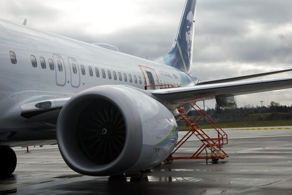 United, Alaska Airlines report loose hardware on 737 MAX planes