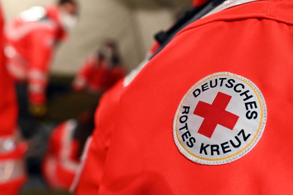 Helfer des Deutschen Roten Kreuzes versorgten die Einsatzkräfte vor Ort mit Verpflegung. (Symbolfoto)