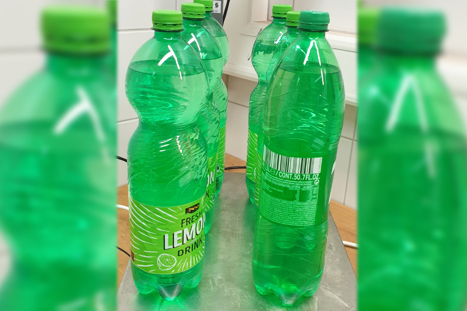 Die angeblichen Limonaden-Flaschen enthielten in Wirklichkeit ein gefährliches Rauschgift.