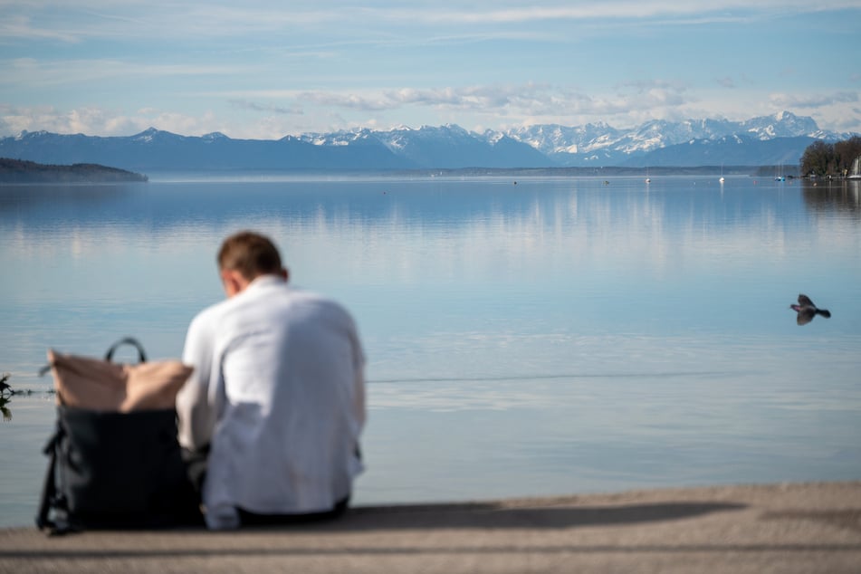 An manchen Tagen kann man bereits im T-Shirt draußen sitzen. (Archivfoto)