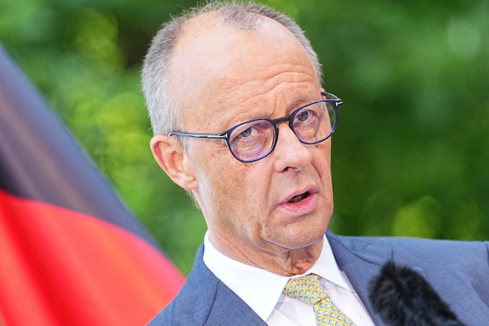 Man müsse die hohen Krankenstände herunterbringen und die Volkswirtschaft stärken, bekräftigte der Kanzler.