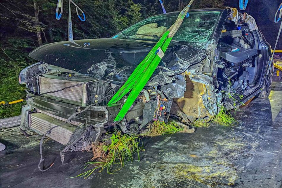 VW kracht in Gegenverkehr: Zwei teils schwer verletzte Frauen