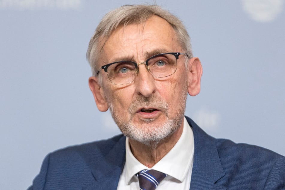 Innenminister Armin Schuster (64, CDU).