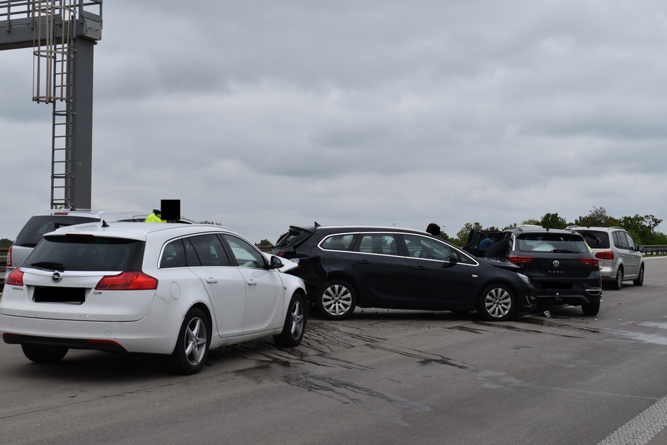 Unfall A2: Massen-Karambolage auf der A2: Insgesamt zehn Autos krachen ineinander