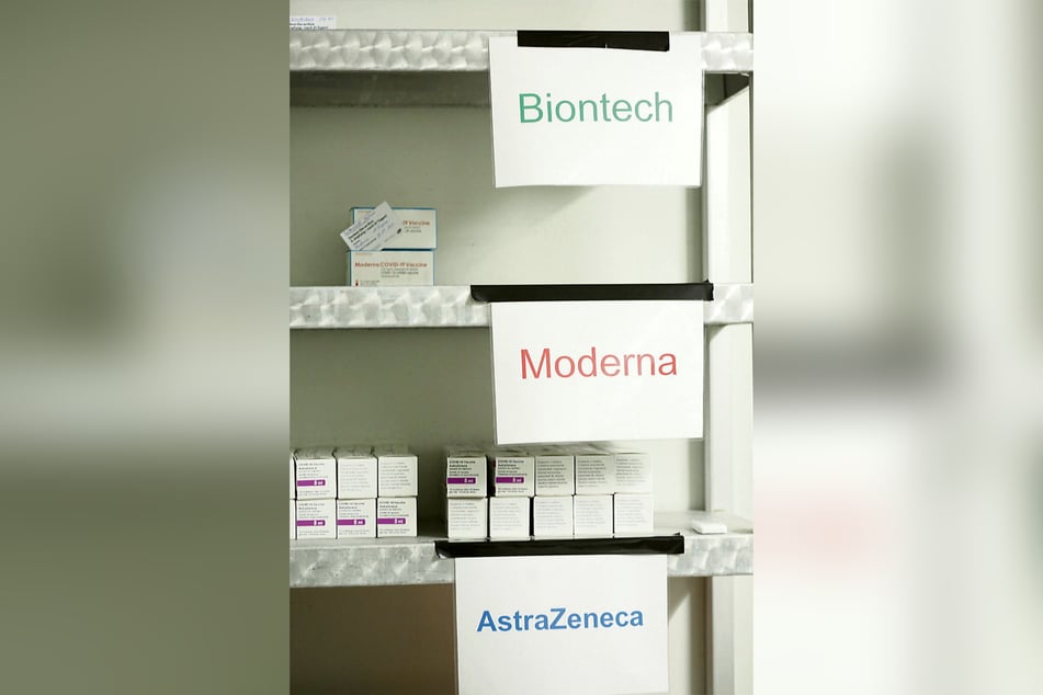 Zuerst heiß begehrt, jetzt Ladenhüter: Die AstraZeneca-Regale in Sachen sind voll. In manchen Regionen gehen die Buchungen von Impfterminen mit dem Vakzin gegen Null.